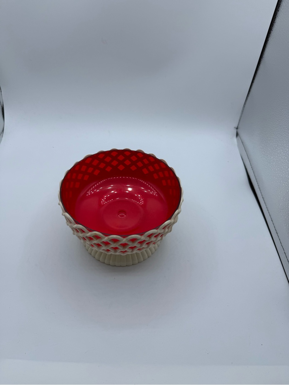Vintage Regaline Fruit/Bowl Dish Plastic Melamine Red Insert Arched Lattice